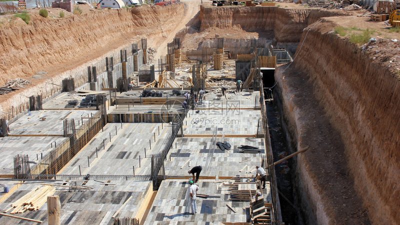 建筑施工总承包合同范本解析：北京地区常见条款与注意事项