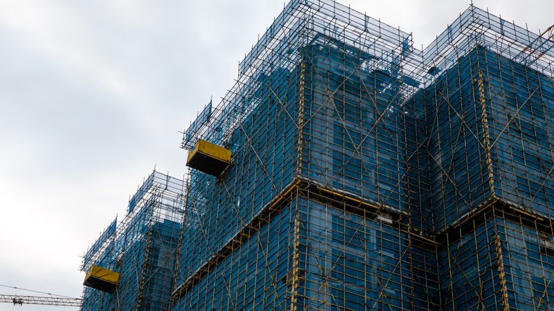 建筑施工总承包企业加盟代理：条件与考量**